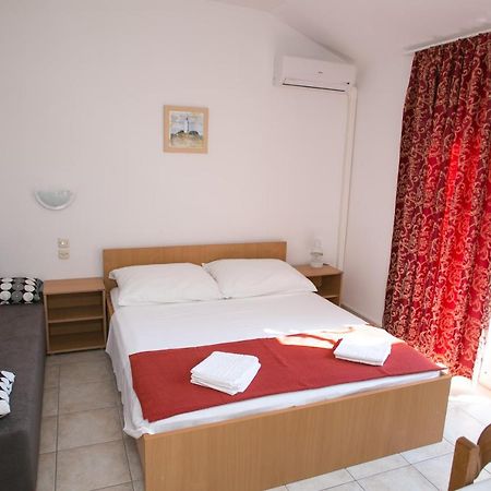 Apartments Ostrea - Mimoza Novalja Bagian luar foto
