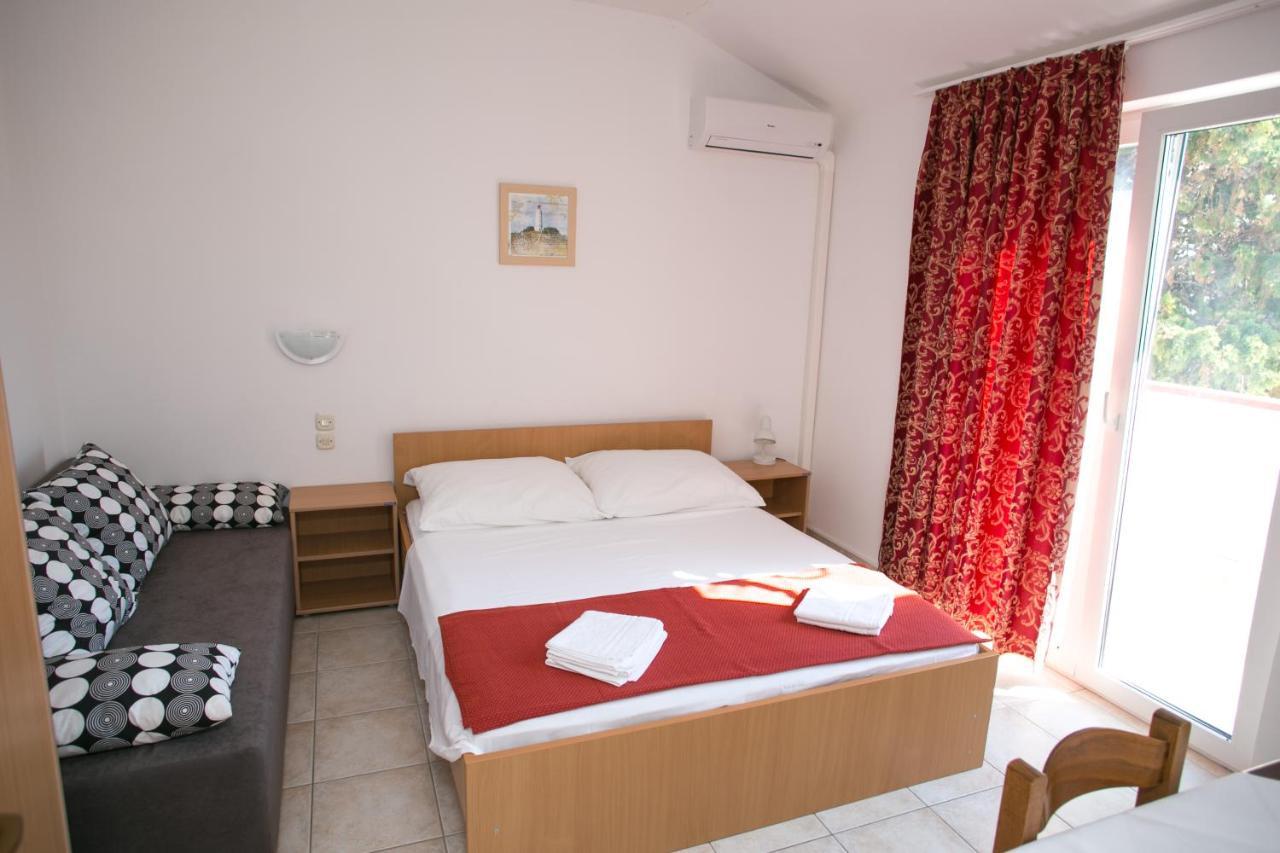 Apartments Ostrea - Mimoza Novalja Bagian luar foto