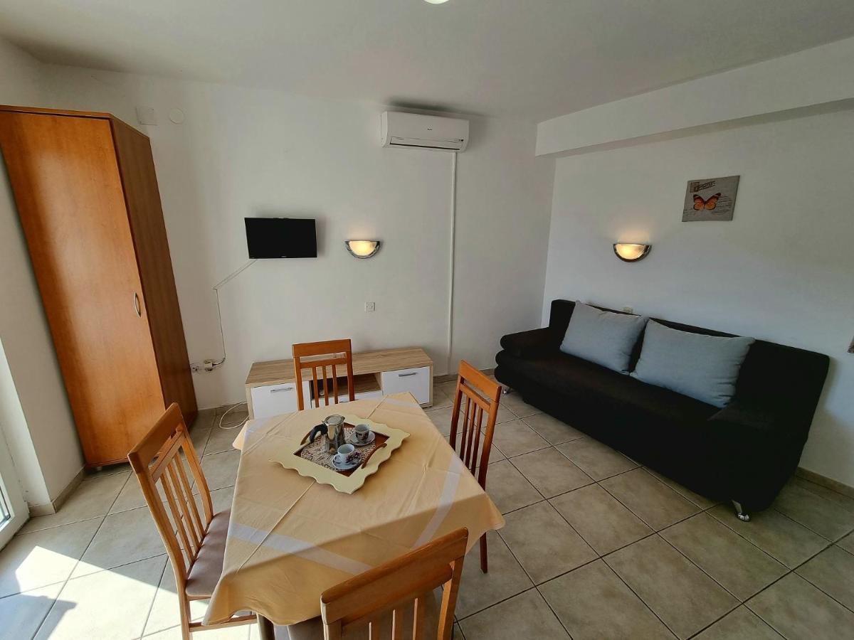 Apartments Ostrea - Mimoza Novalja Bagian luar foto