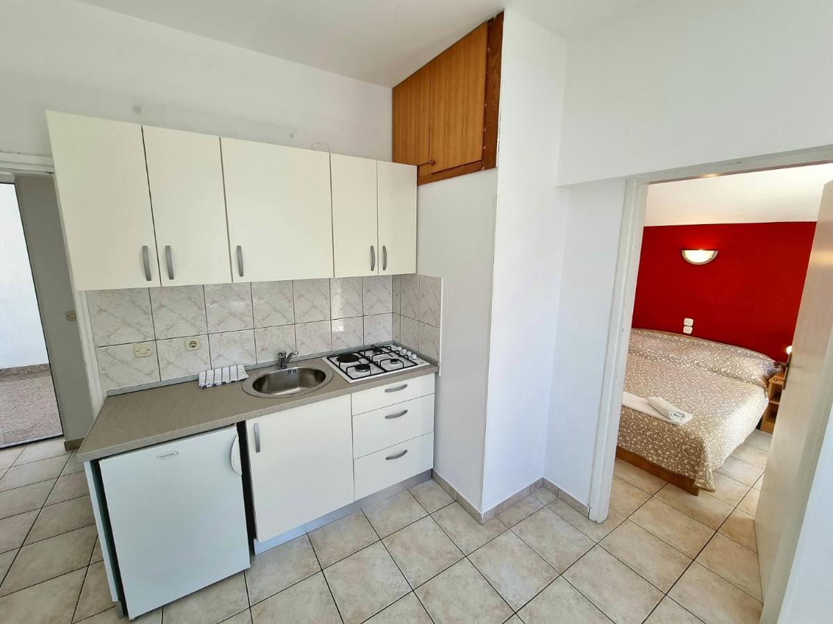 Apartments Ostrea - Mimoza Novalja Bagian luar foto