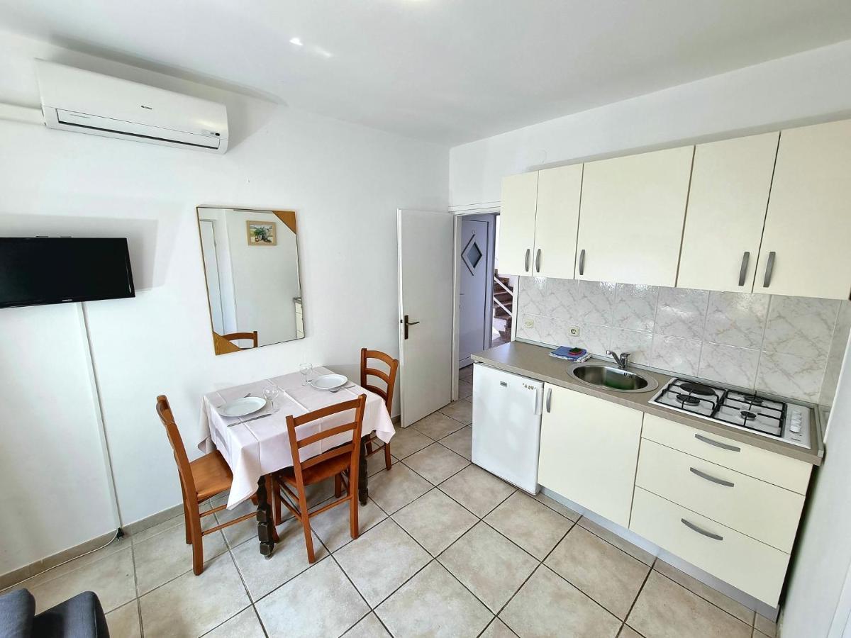 Apartments Ostrea - Mimoza Novalja Bagian luar foto