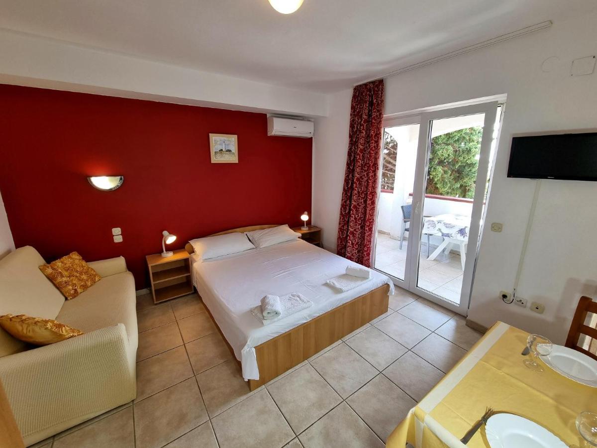 Apartments Ostrea - Mimoza Novalja Bagian luar foto